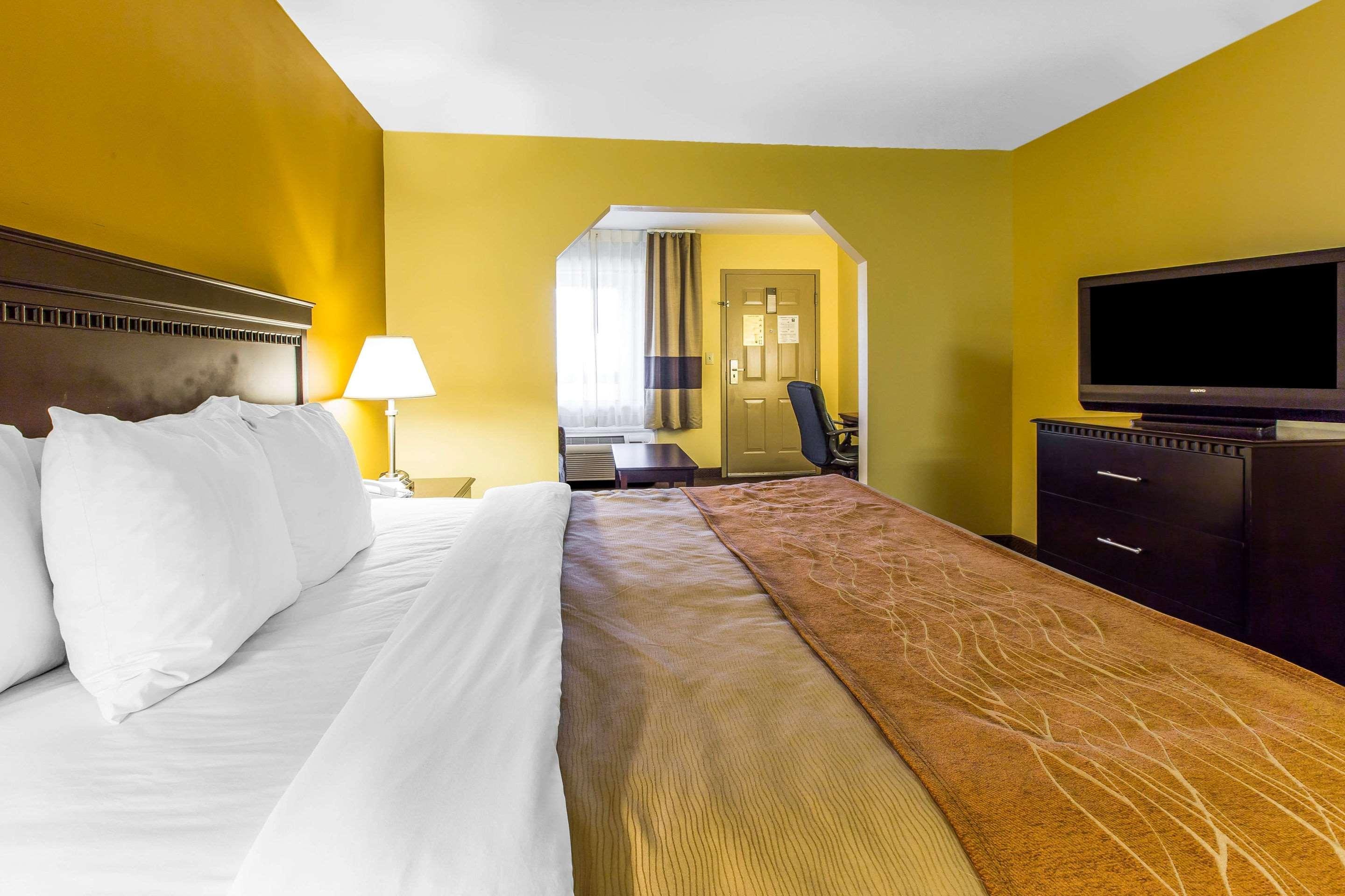 Clarion Pointe Forsyth I-75 Hotell Exteriör bild