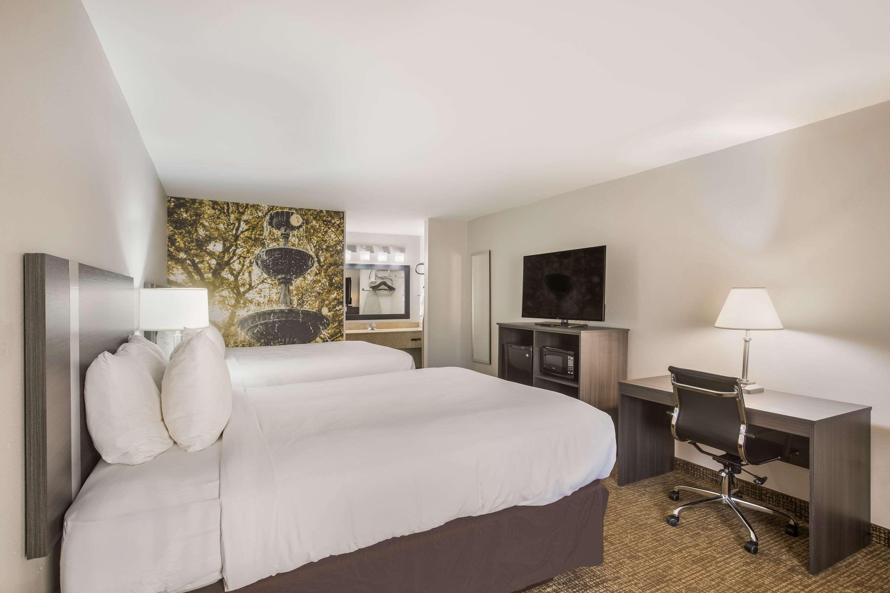 Clarion Pointe Forsyth I-75 Hotell Exteriör bild