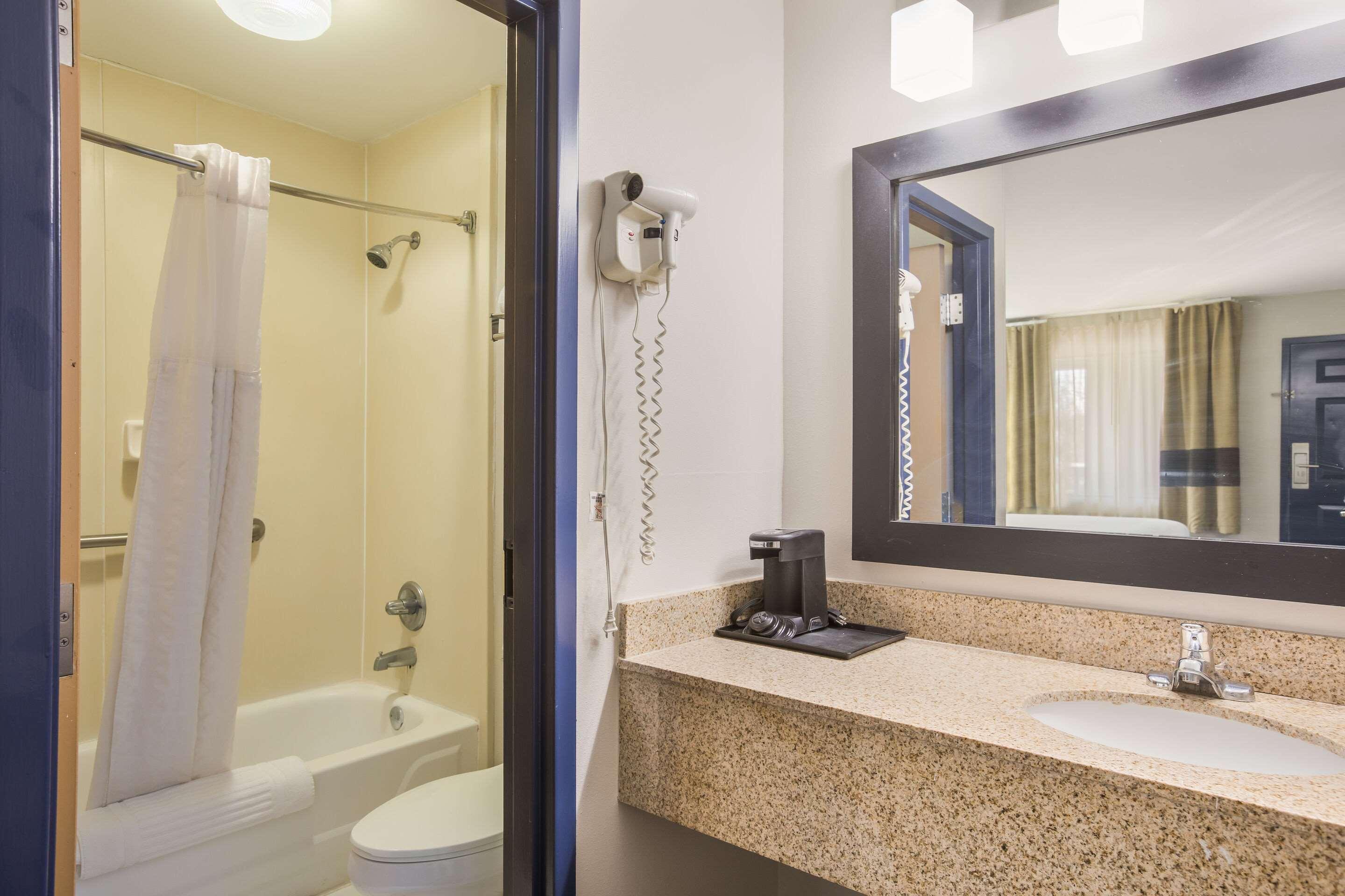 Clarion Pointe Forsyth I-75 Hotell Exteriör bild