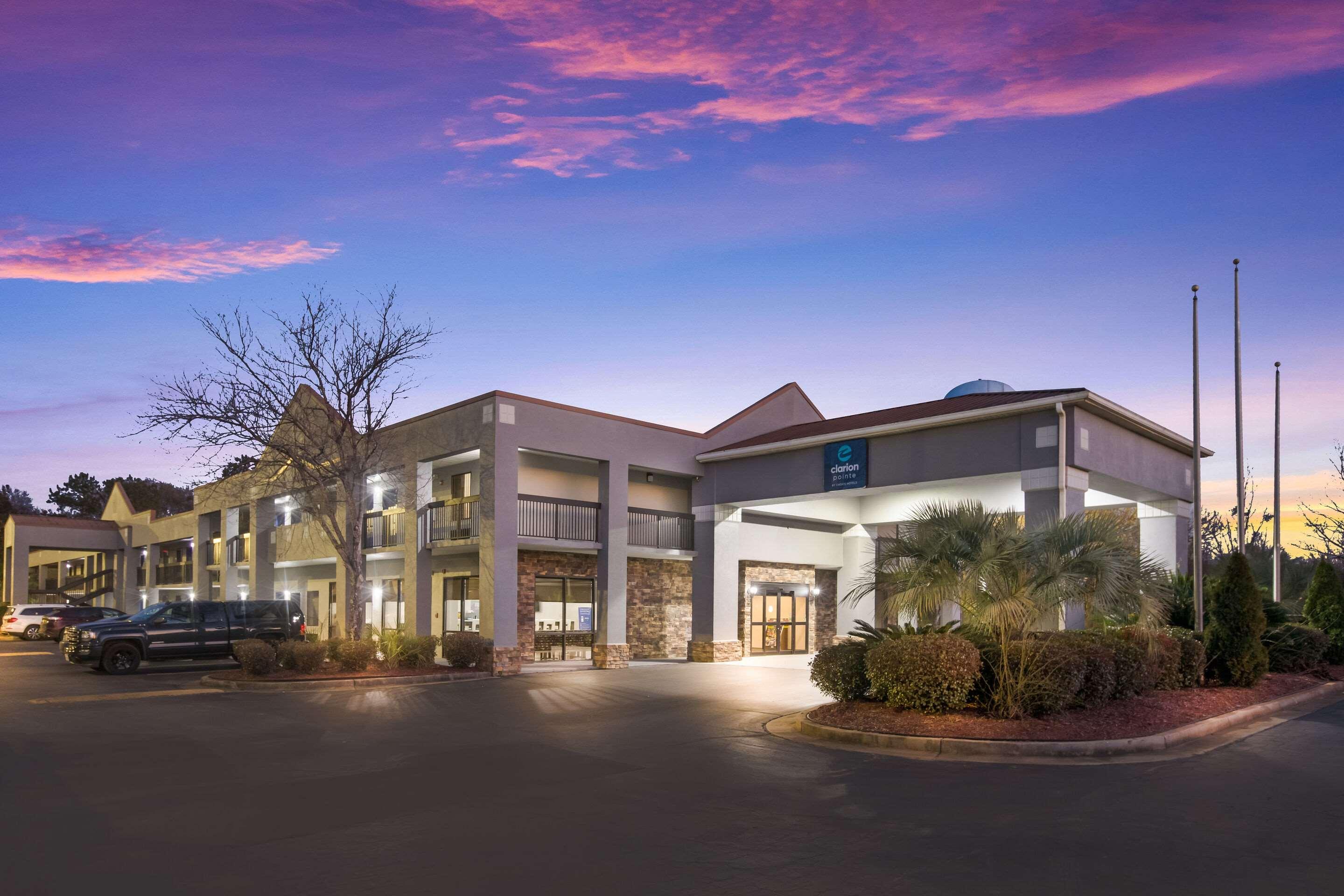 Clarion Pointe Forsyth I-75 Hotell Exteriör bild