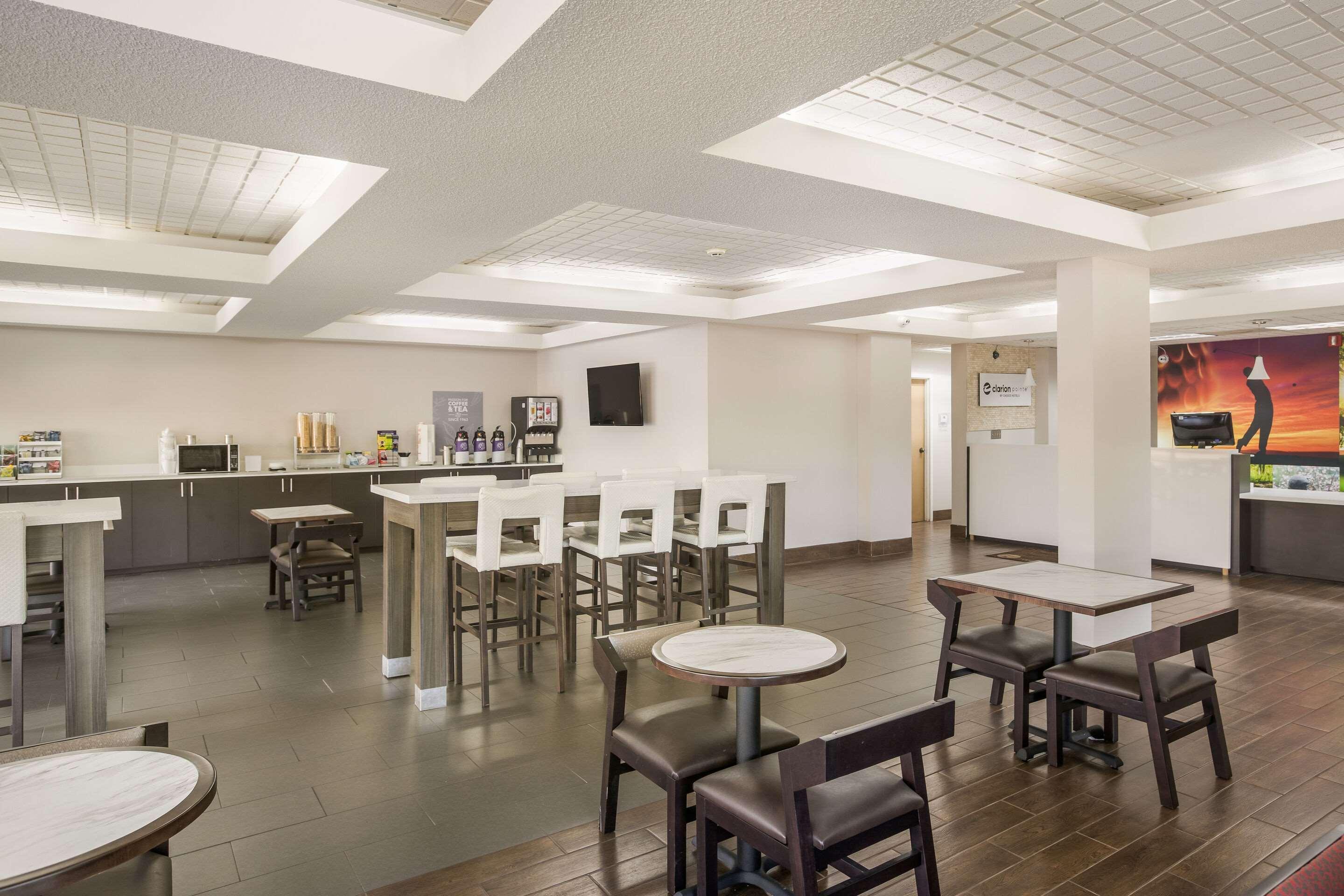 Clarion Pointe Forsyth I-75 Hotell Exteriör bild
