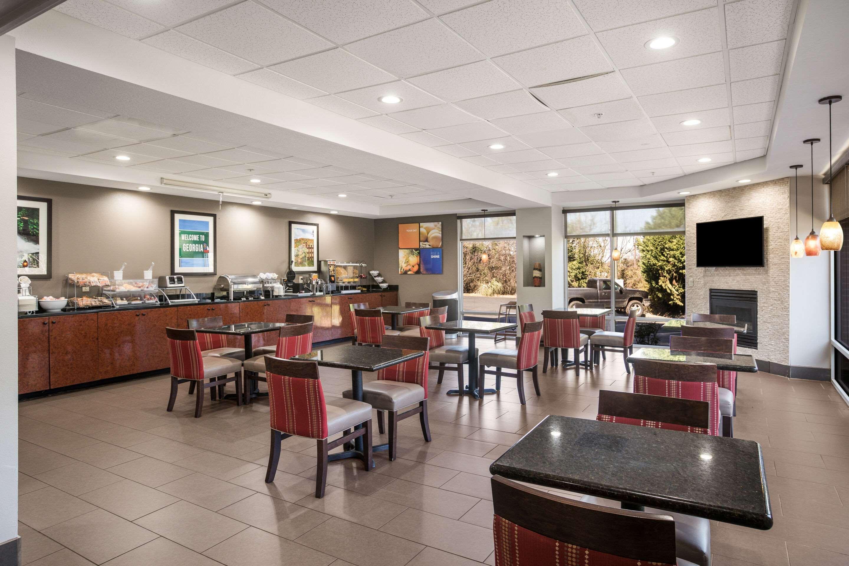 Clarion Pointe Forsyth I-75 Hotell Exteriör bild