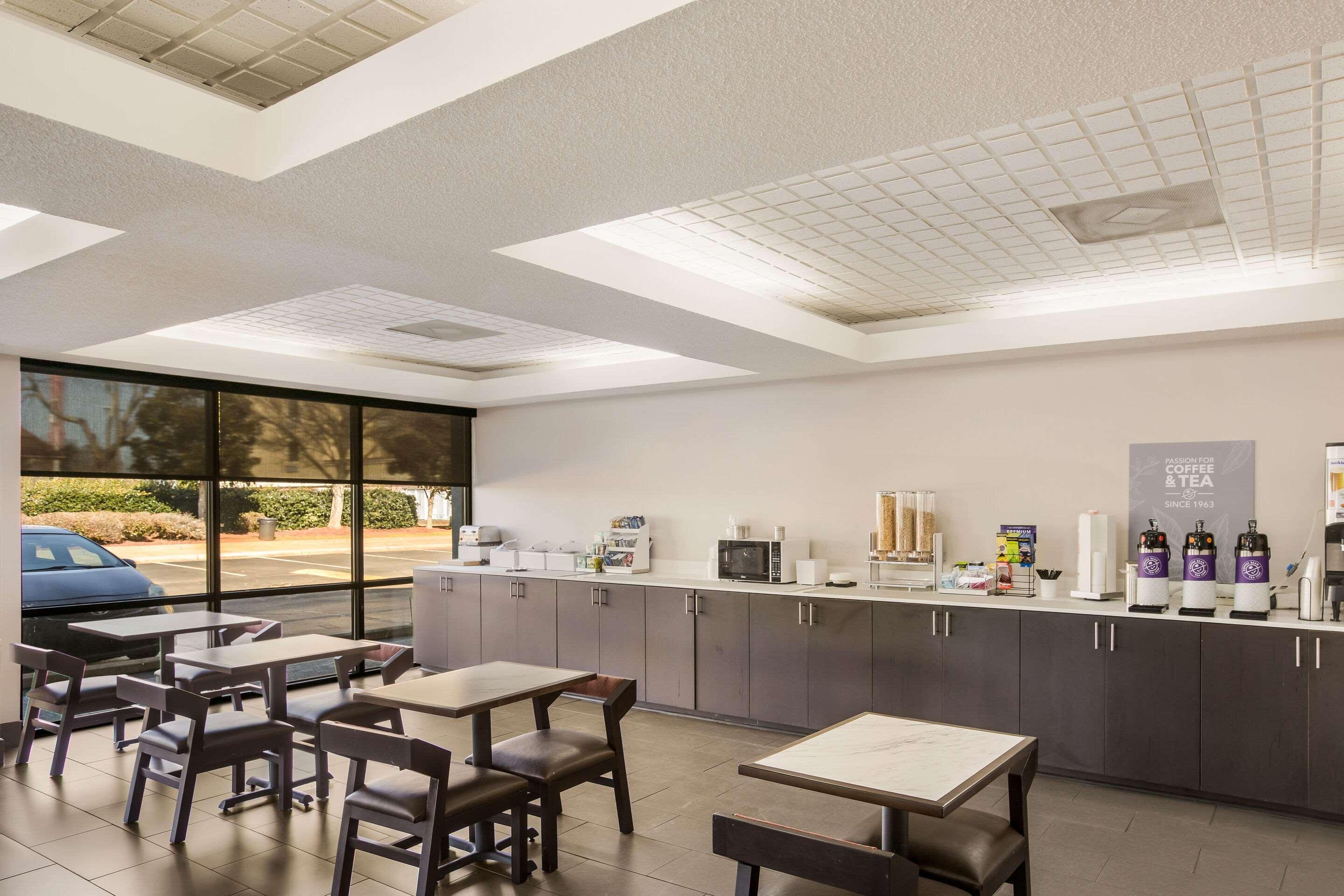 Clarion Pointe Forsyth I-75 Hotell Exteriör bild