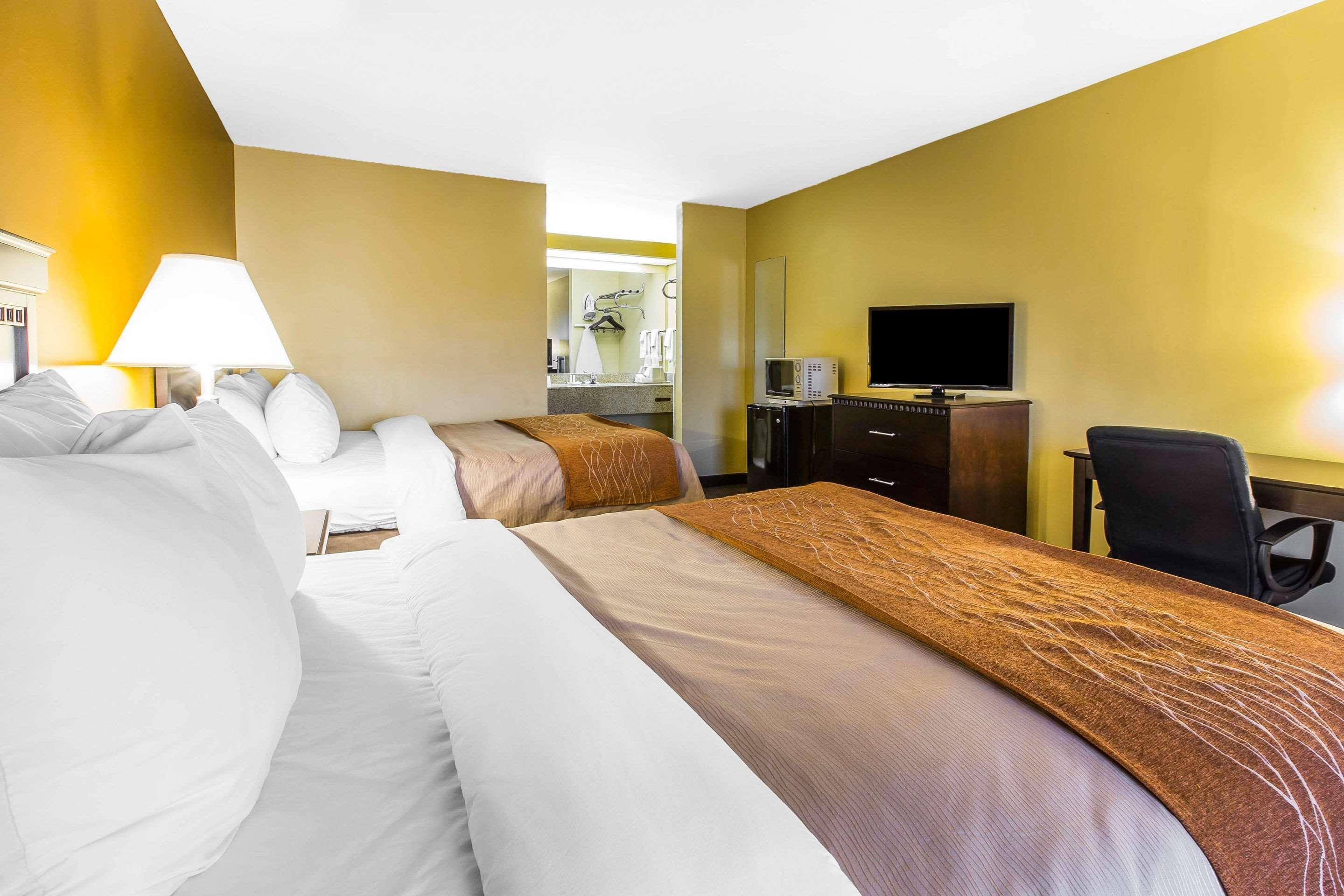 Clarion Pointe Forsyth I-75 Hotell Exteriör bild
