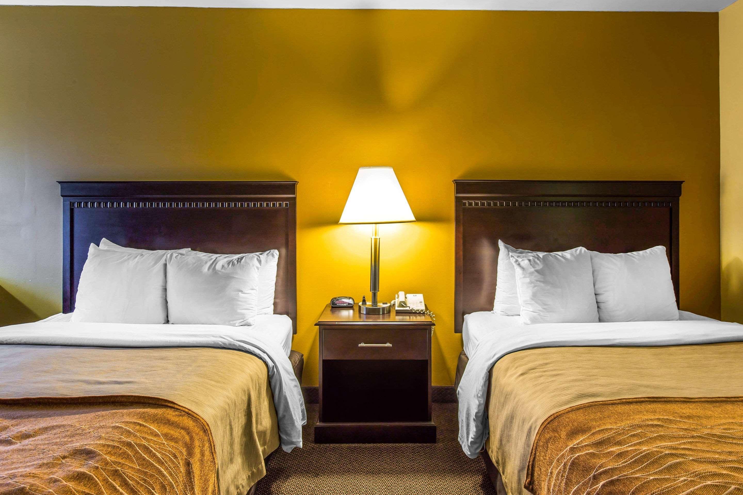 Clarion Pointe Forsyth I-75 Hotell Exteriör bild