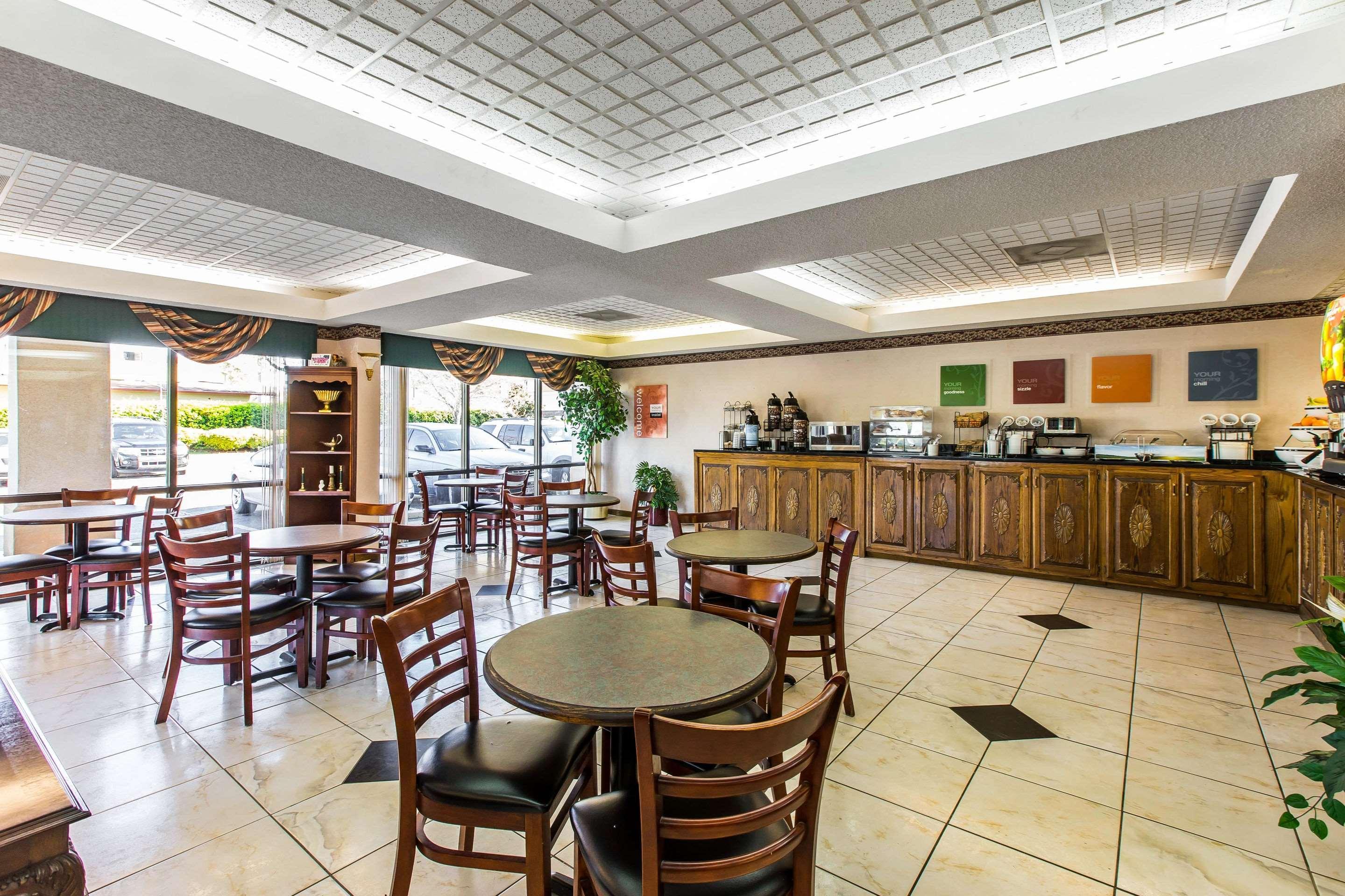 Clarion Pointe Forsyth I-75 Hotell Exteriör bild