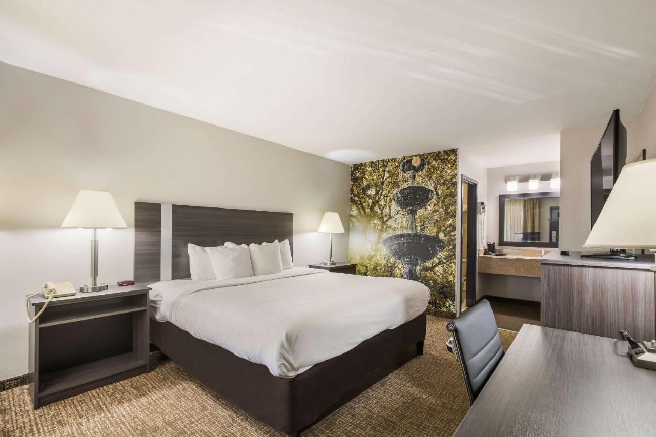 Clarion Pointe Forsyth I-75 Hotell Exteriör bild